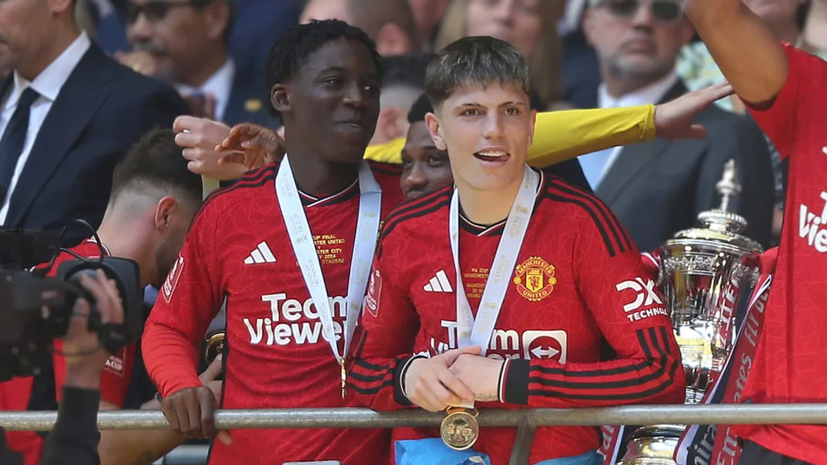 Kobbie Mainoo and Alejandro Garnacho celebrate Man Utd's 2023/24 FA Cup win