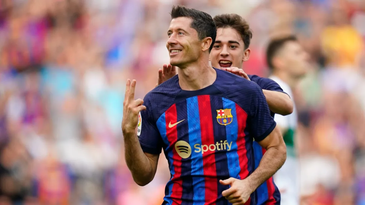 Robert Lewandowski scores for Barcelona v Elche, 2022-23