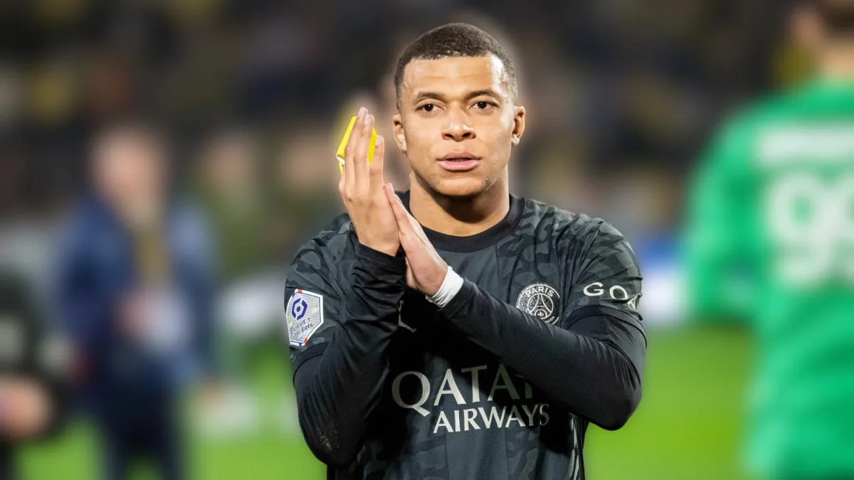 Kylian Mbappe claps PSG's fans after Nantes Ligue 1 match