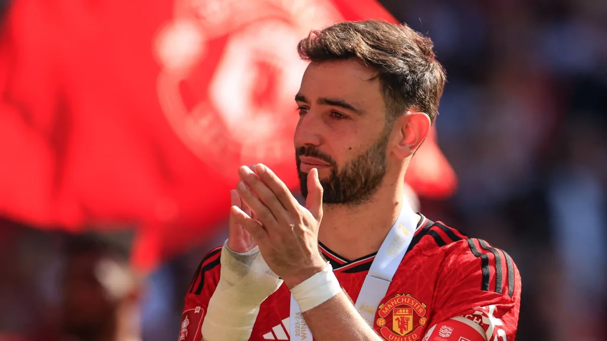 Bruno Fernandes celebrates Man Utd's 2023/24 FA Cup win