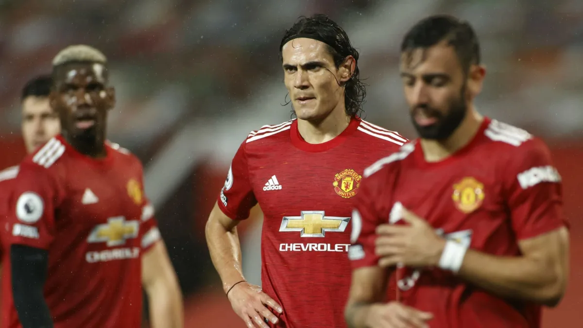 Cavani responds to claims he wants to leave Man Utd