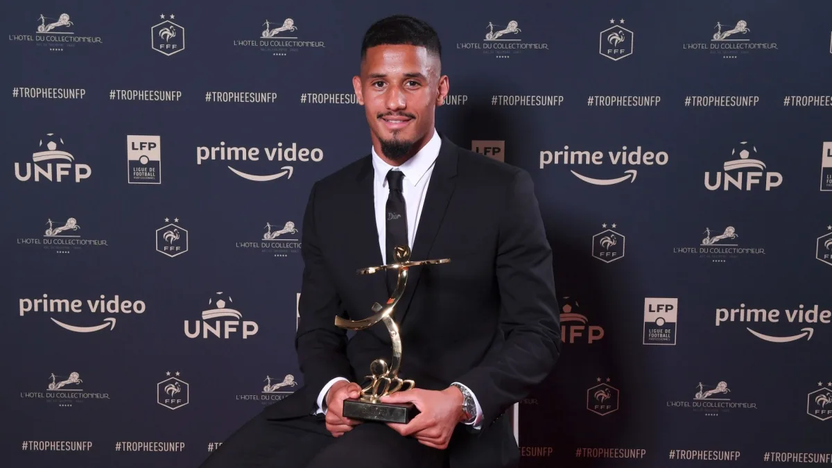 William Saliba with the Young Player of the Year award for Ligue 1, 2021/22
