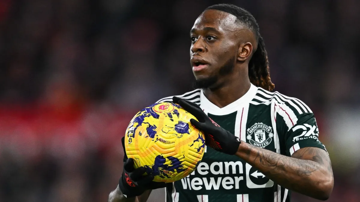 Aaron Wan-Bissaka prepares to take a throw in for Man Utd against Nottingham Forest in the Premier League