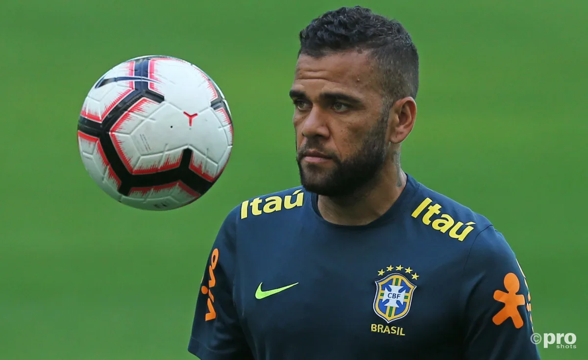 Dani Alves' hopes of a move to Barcelona are on the edge of knife