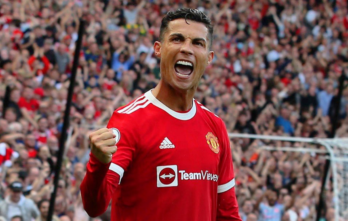 Ronaldo makes his debut for Manchester United