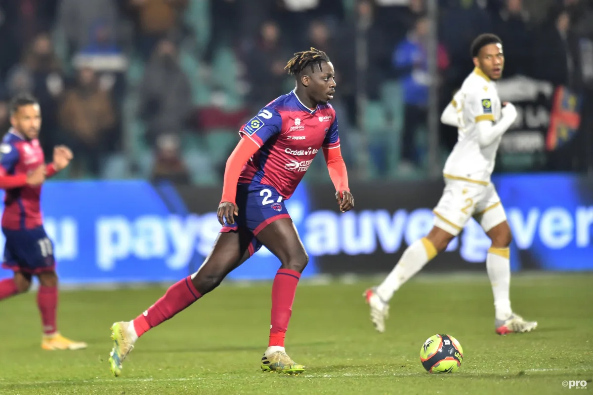 Mohamed Bayo playing for Clermont Foot, 2021/22