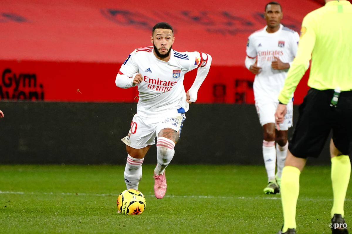 Memphis Depay transfer news: Barcelona face stiff competition for Lyon ace