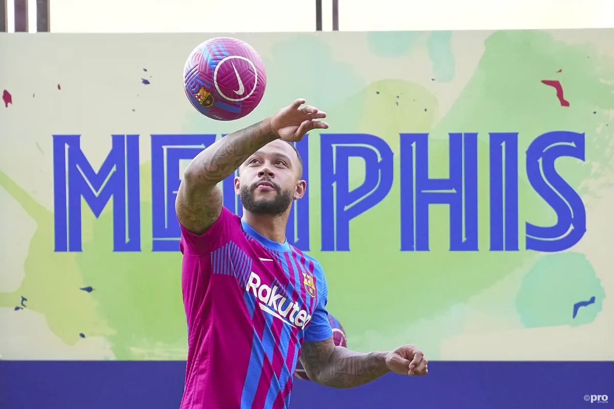 Memphis Depay at his Barcelona unveiling, July 2022