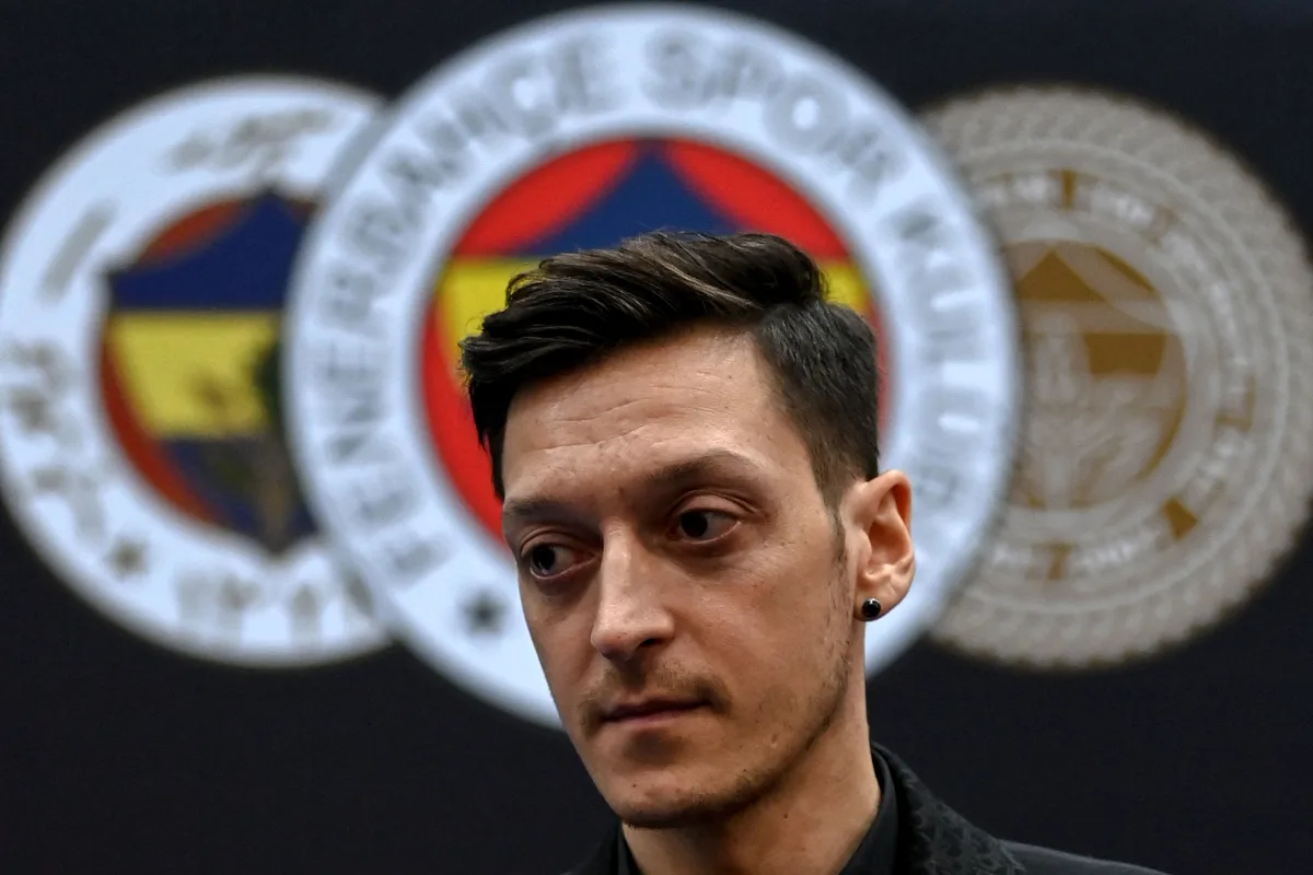 Ozil inspires Fenerbahce to victory on debut