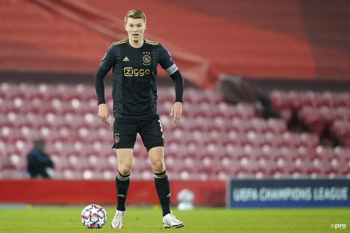 Liverpool target Schuurs signs new Ajax contract till 2025