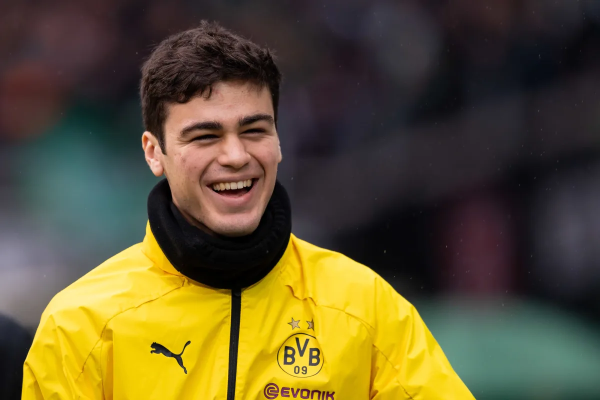 Giovanni Reyna signs new Borussia Dortmund contract