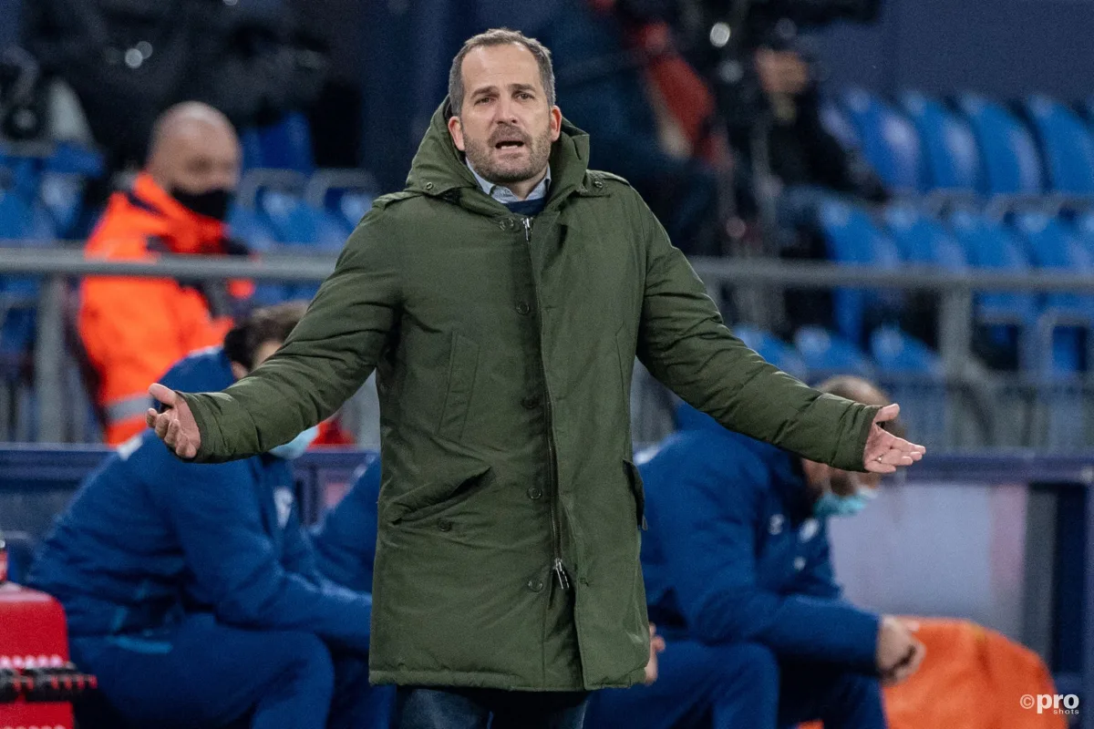 Schalke sack head coach Baum, Stevens steps in