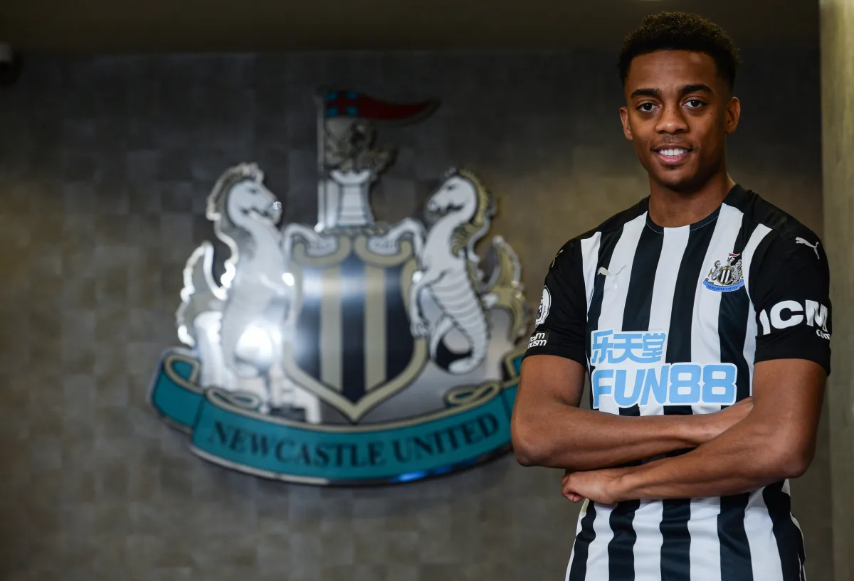 Arsenal star Willock drops hint over Newcastle move