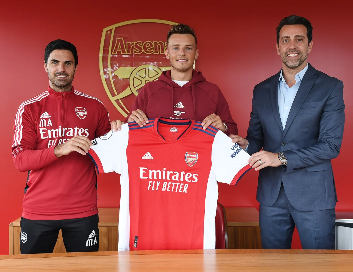 Arsenal unveil Ben White, who arrives for £50m from Brighton