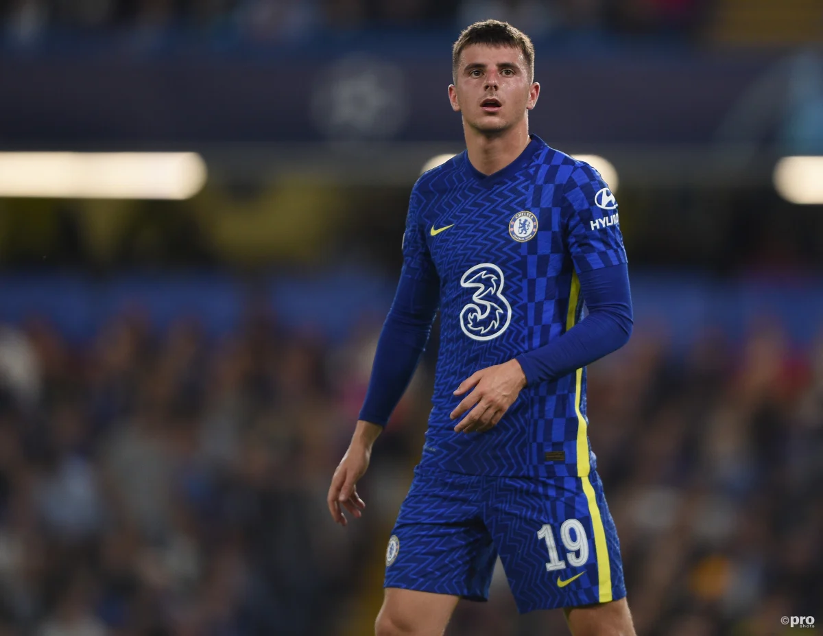 Mason Mount in action for Chelsea in the 2021/22 season