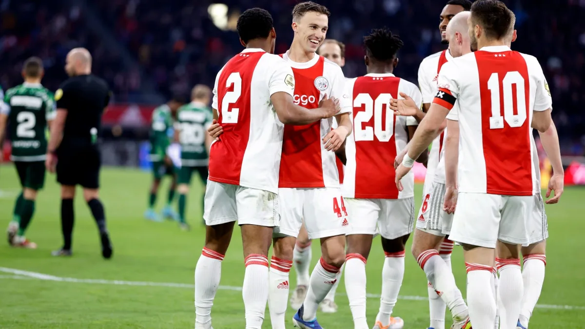 Ajax dan FC Twente sepakat transfer Youri Regeer