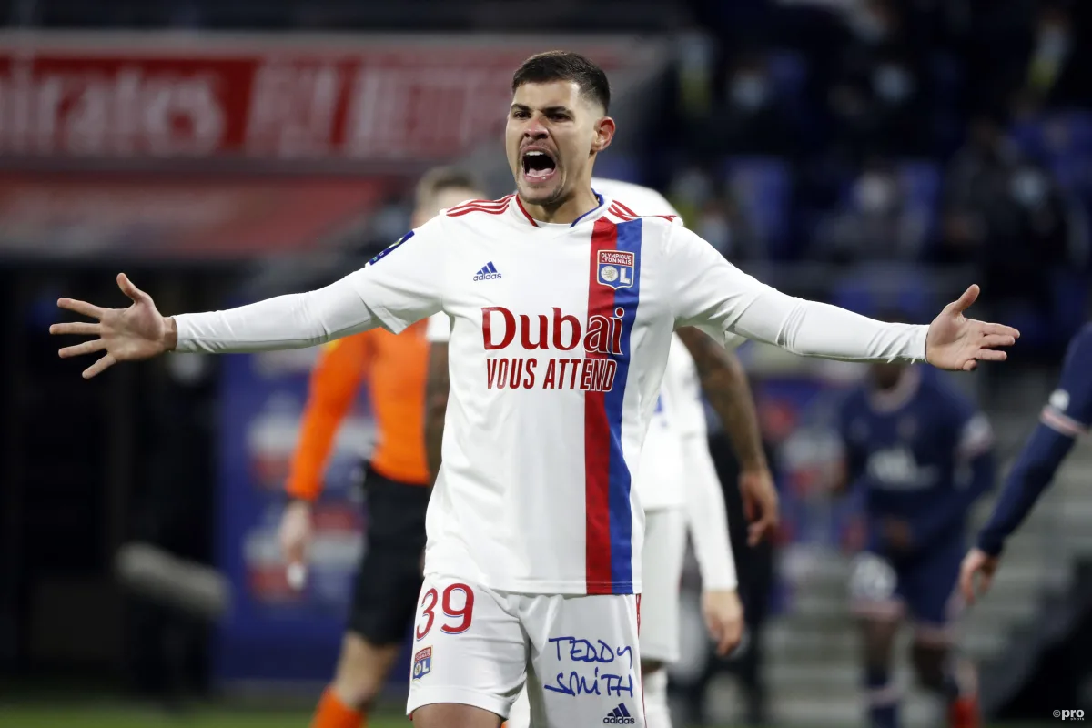 Arsenal fans convinced Houssem Aouar transfer is close after