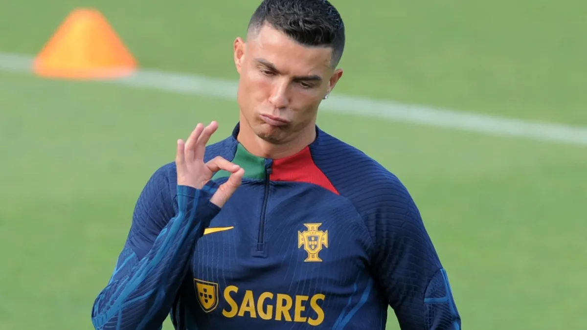 Sporting honored Cristiano Ronaldo with a CR7 third shirt before