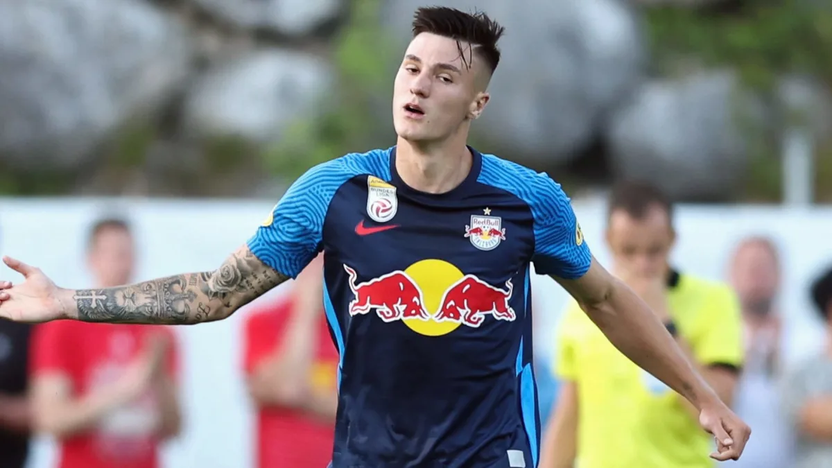 Leipzig's Benjamin Sesko, top, heads the ball during the German