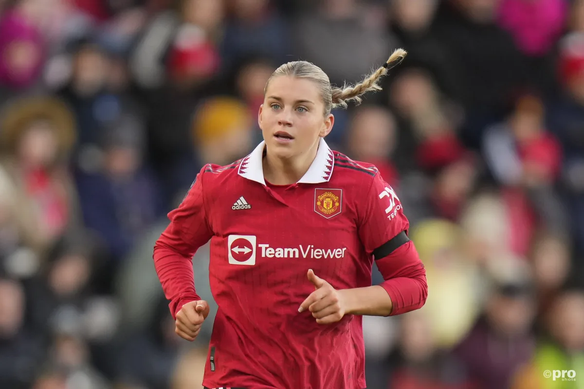 Arsenal make world record bid for Manchester United's England star Alessia  Russo