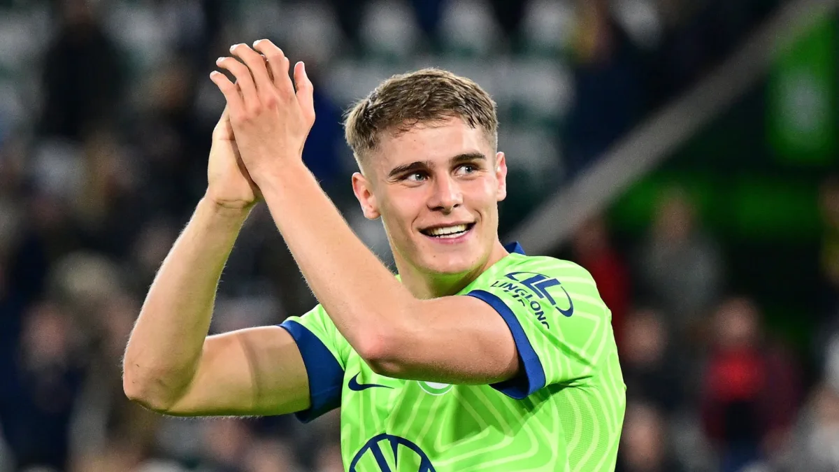 Tottenham Hotspur are now advancing in talks to sign €30m Wolfsburg  defender after Maddison and Vicario deals