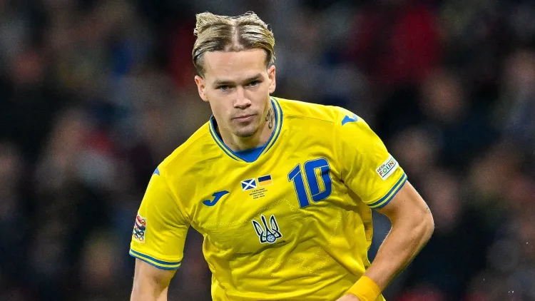 Mykhailo Mudryk playing for Ukraine