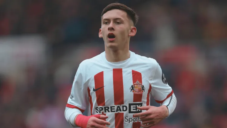 Man Utd want to sign Sunderland midfielder Chris Rigg