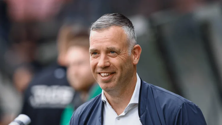 Rene Hake: Go Ahead Eagles manager will join Man Utd