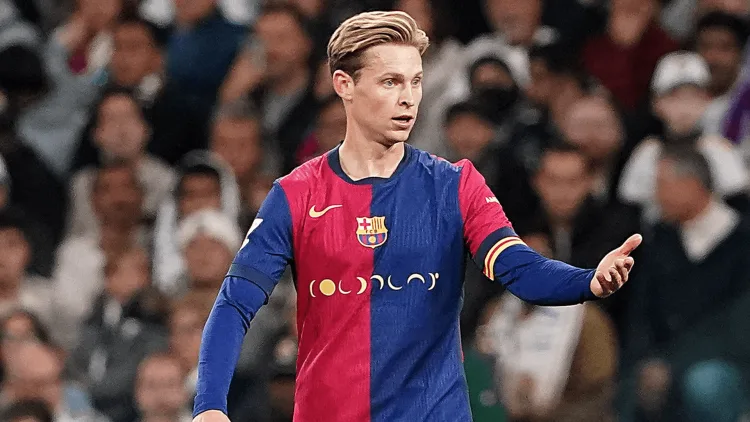 Frenkie de Jong donning this season's Nike kit