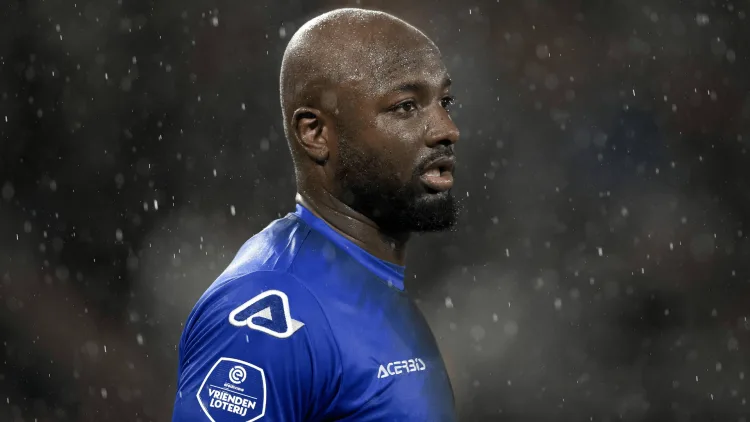 Jetro Willems in het shirt van Heracles Almelo.