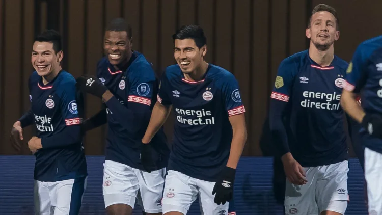 Hirving Lozano in het shirt van PSV.
