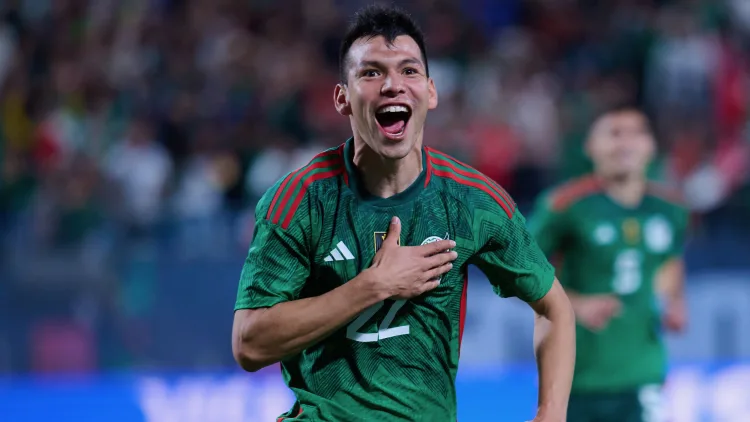 Hirving Lozano in action for Mexico