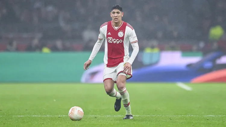 Edson Álvarez is de volgende die bij Ajax gaat vertrekken.